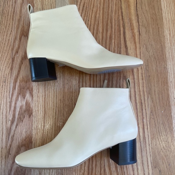 EVERLANE Day Boot Ecru Cream Leather Ankle Side Zipper Almond Toe. Lightly worn - Picture 3 of 5